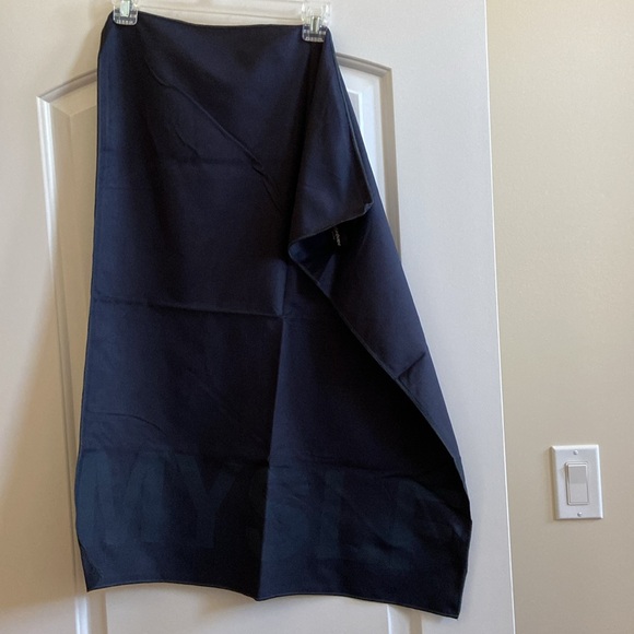 YSL Parfums drawstring pouch and towel myself - Picture 5 of 5